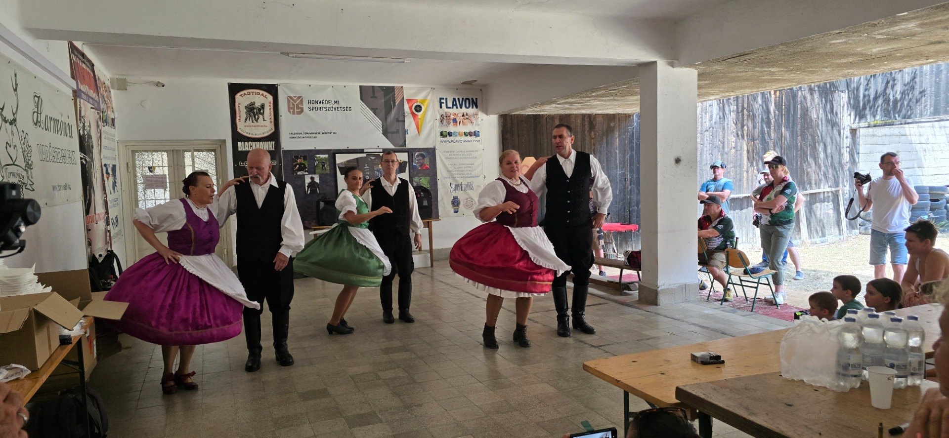 A Peszterce Szabadidő Néptáncegyüttes magával ragadó fellépése.